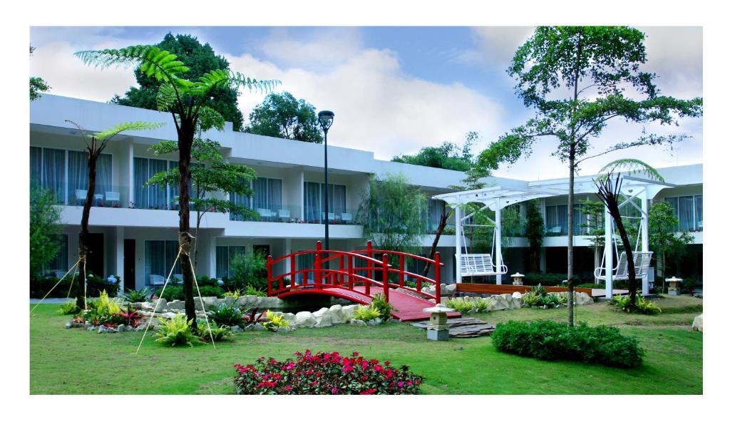 The Hill Hotel & Resort Sibolangit Exterior photo